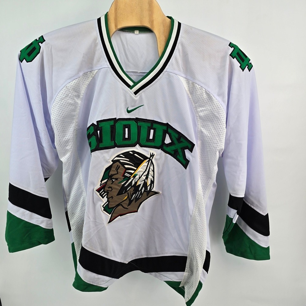 Nike North Dakota Fighting Sioux Hockey Jersey Mens XL White Green Tim 4 Vintage